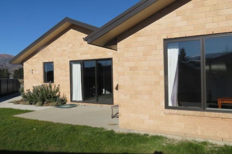 Photo of property in 8 Crabbe Place, Cromwell, 9310