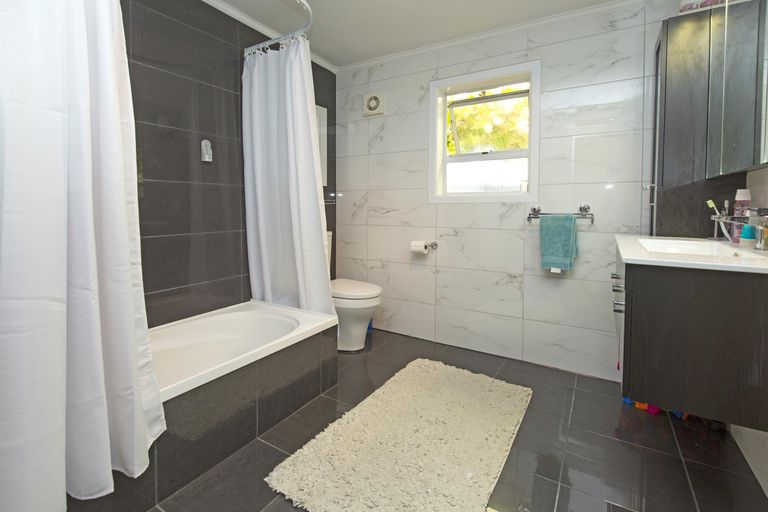 Photo of property in 16 Glengarry Avenue, Manly, Whangaparaoa, 0930