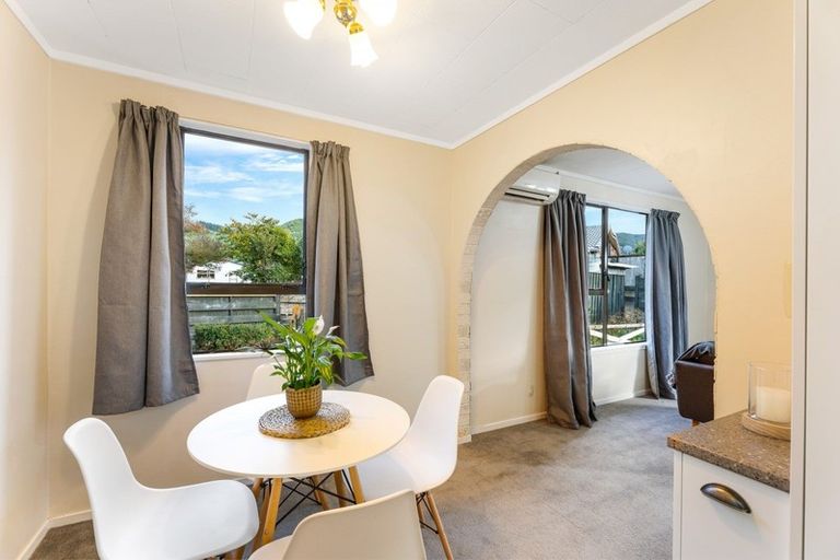 Photo of property in 14b Crystal Grove, Birchville, Upper Hutt, 5018