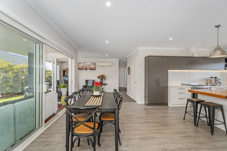 Photo of property in 8 Topping Place, Whitianga, 3510