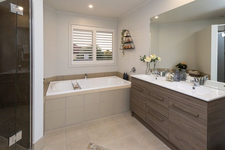 Photo of property in 42 Manor Park, Sunnyhills, Auckland, 2010