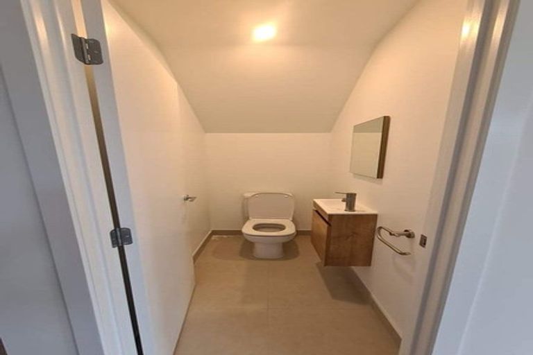 Photo of property in 15 Otaimako Place, Mangere, Auckland, 2022