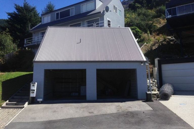 Photo of property in 32 Avalon Crescent, Fernhill, Queenstown, 9300