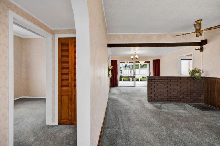 Photo of property in 81 Omata Road, Marfell, New Plymouth, 4310