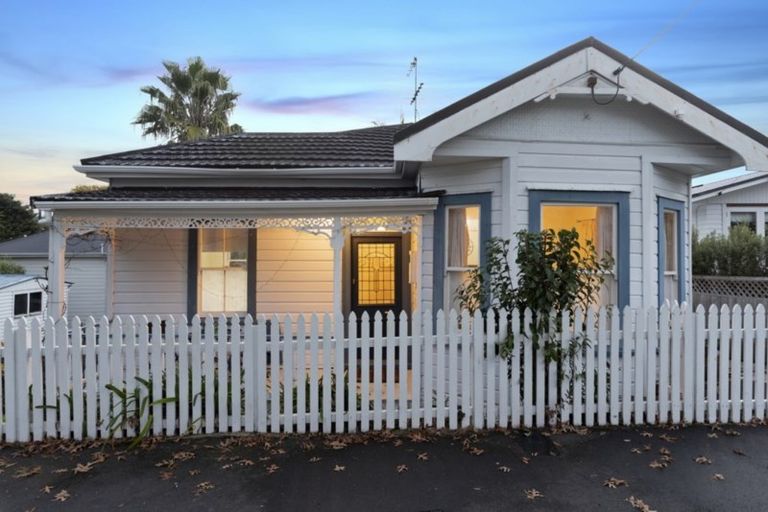 Photo of property in 9 High Street, Devonport, Auckland, 0624