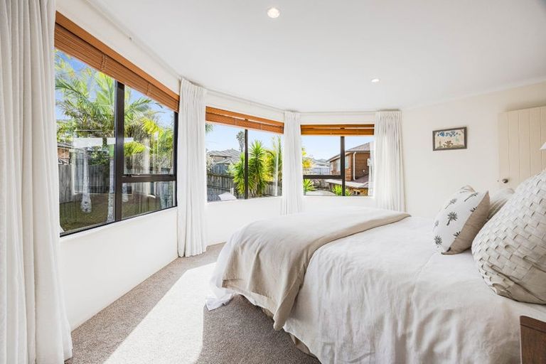 Photo of property in 22 Ballymore Drive, Pinehill, Auckland, 0632