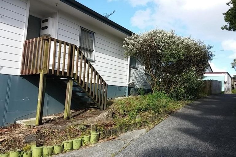 Photo of property in 28 Katrina Place, Massey, Auckland, 0614