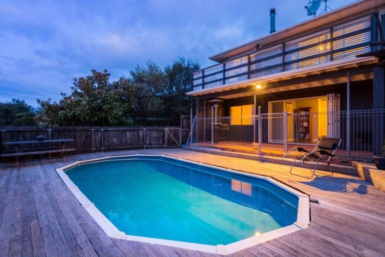 Photo of property in 468 Don Buck Road, Massey, Auckland, 0614