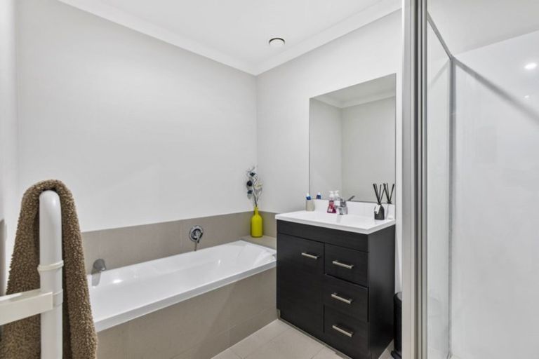 Photo of property in 92 Popokatea Drive, Takanini, 2112