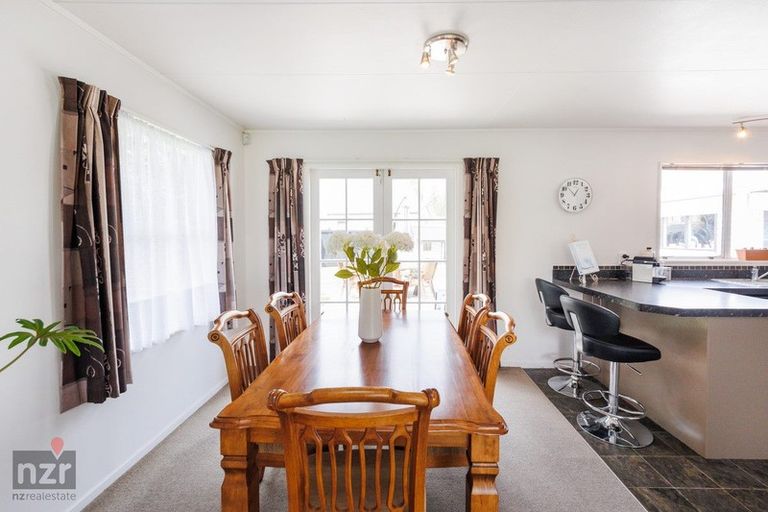 Photo of property in 22 Lyndale Place, Kelvin Grove, Palmerston North, 4414
