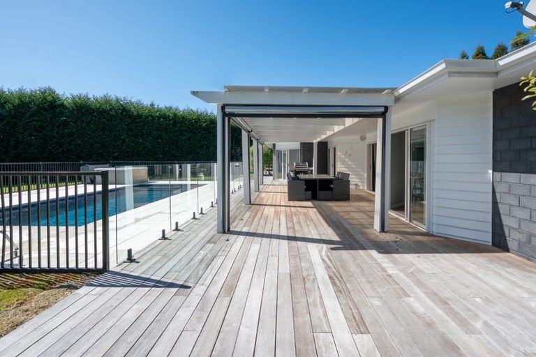 Photo of property in 15 Maple Grove, Acacia Bay, Taupo, 3385