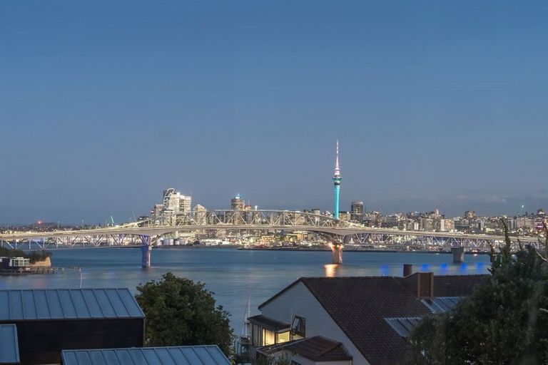 Photo of property in 16 Hinemoa Terrace, Birkenhead, Auckland, 0626