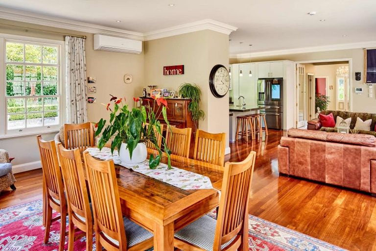 Photo of property in 60 Cheviot Road, Lowry Bay, Lower Hutt, 5013