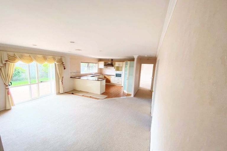 Photo of property in 22 Nuneaton Drive, Flat Bush, Auckland, 2019