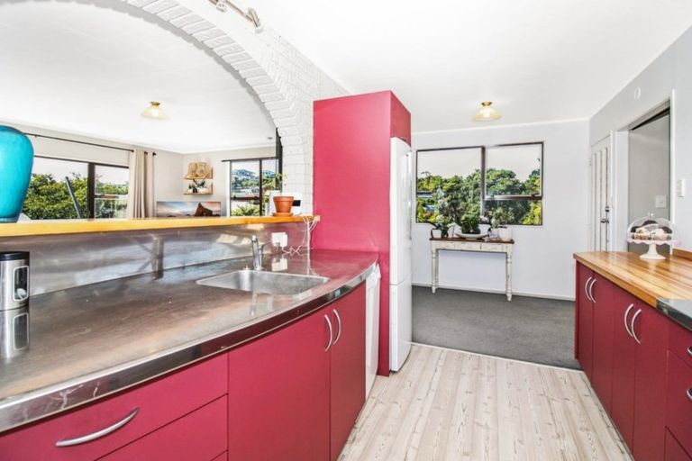 Photo of property in 28 Moulton Street, Moturoa, New Plymouth, 4310