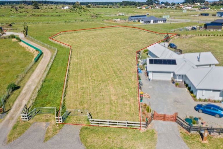 Photo of property in 16 Mowhia Grove, Waitarere, Levin, 5510