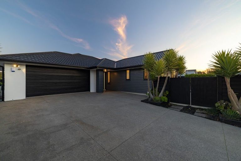 Photo of property in 4 Sandpiper Place, Waimairi Beach, Christchurch, 8083