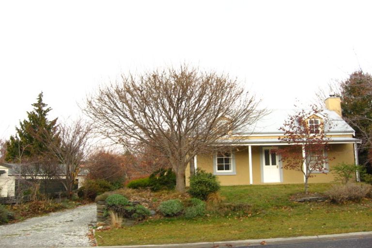 Photo of property in 12 Fox's Terrace, Arrowtown, 9302