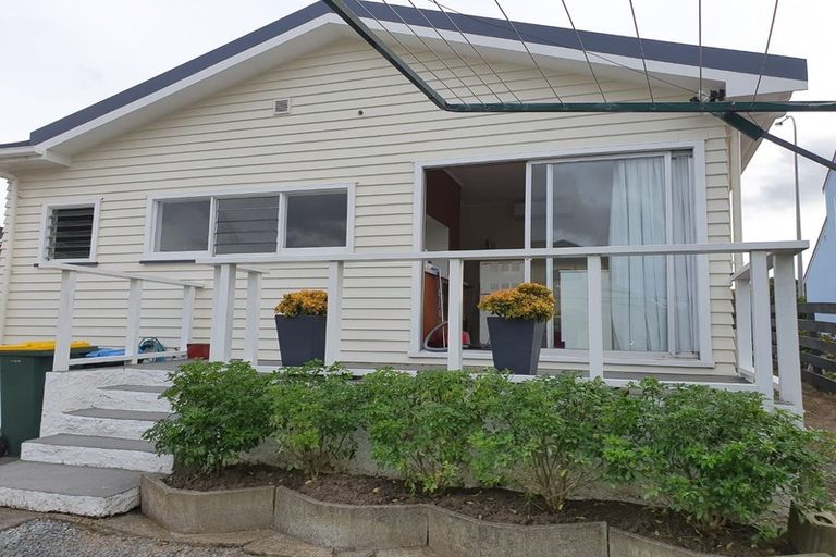 Photo of property in 40 Mana Esplanade, Paremata, Porirua, 5026