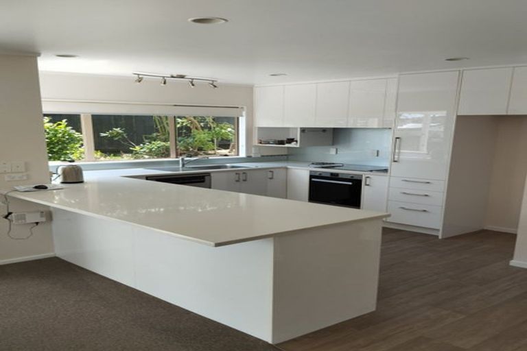 Photo of property in 21 Redfern Lane, Glenfield, Auckland, 0629