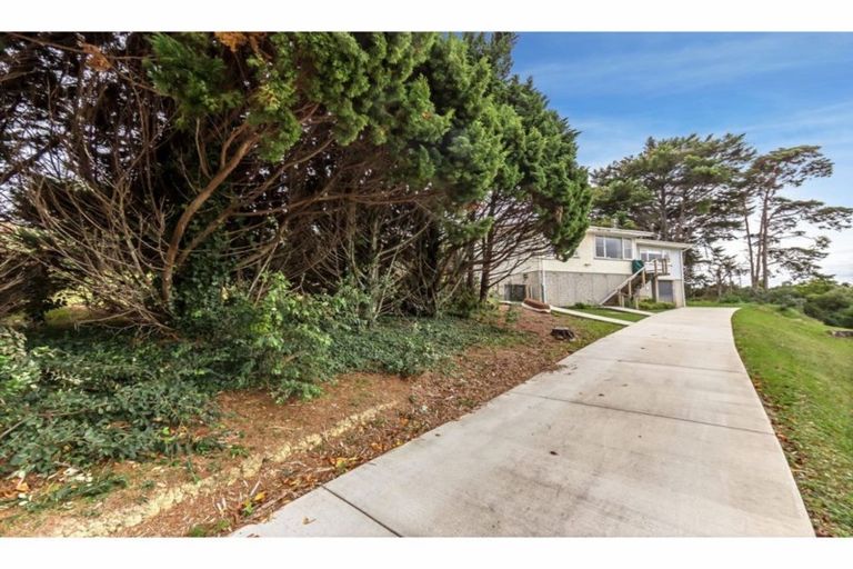 Photo of property in 59 Totaravale Drive, Totara Vale, Auckland, 0629
