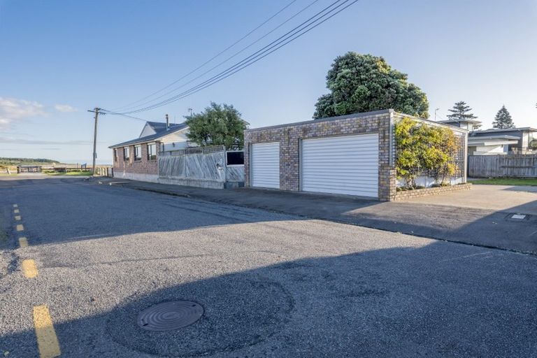 Photo of property in 9 Dawick Street, Foxton Beach, Foxton, 4815