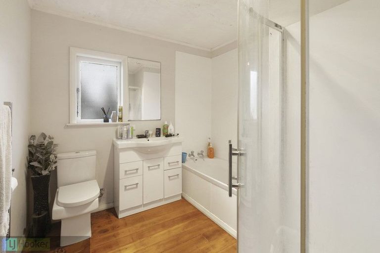 Photo of property in 10 Rollerson Street, Papakura, 2110