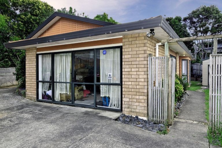 Photo of property in 16 Meynell Court, Glen Eden, Auckland, 0602