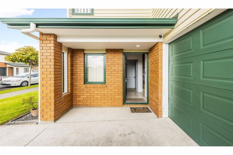 Photo of property in 38 Maypark Crescent, Flat Bush, Auckland, 2016