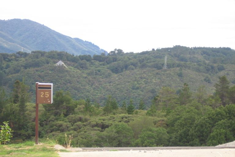 Photo of property in 25 Mount Marua Drive, Timberlea, Upper Hutt, 5018