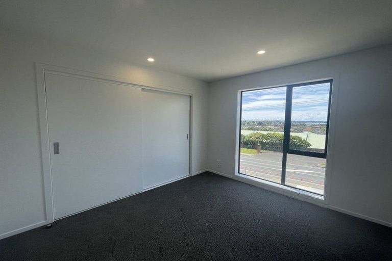 Photo of property in 1/504 Don Buck Road, Massey, Auckland, 0614