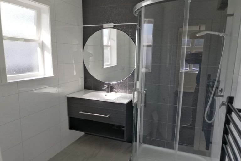 Photo of property in 1/10 Victoria Street, Ebdentown, Upper Hutt, 5018