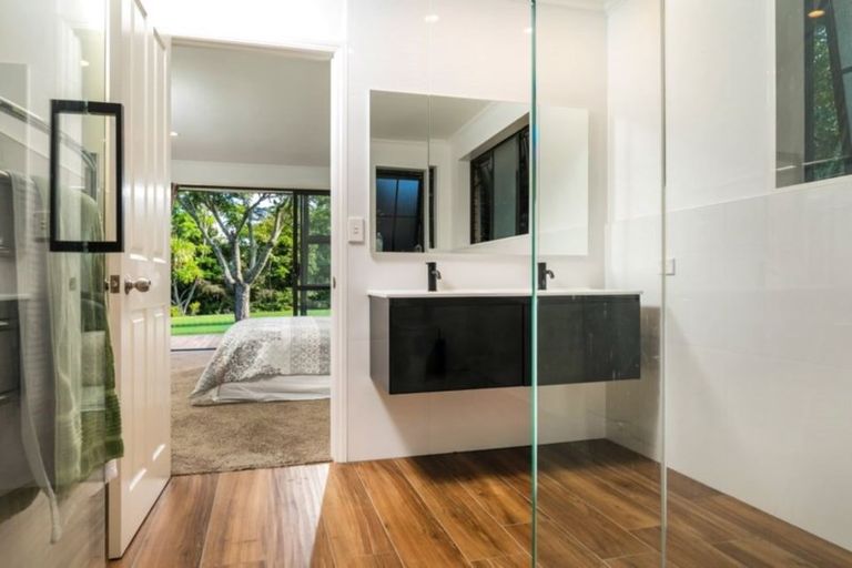 Photo of property in 29 Almond Grove, Greenhithe, Auckland, 0632