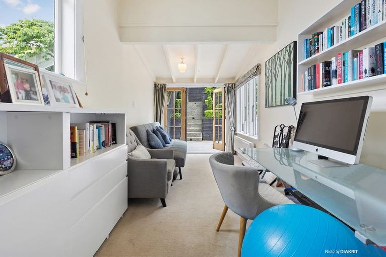 Photo of property in 22 Talavera Terrace, Kelburn, Wellington, 6012