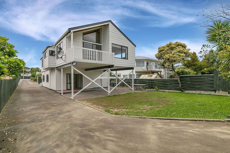 Photo of property in 2/13 Mana Esplanade, Paremata, Porirua, 5026