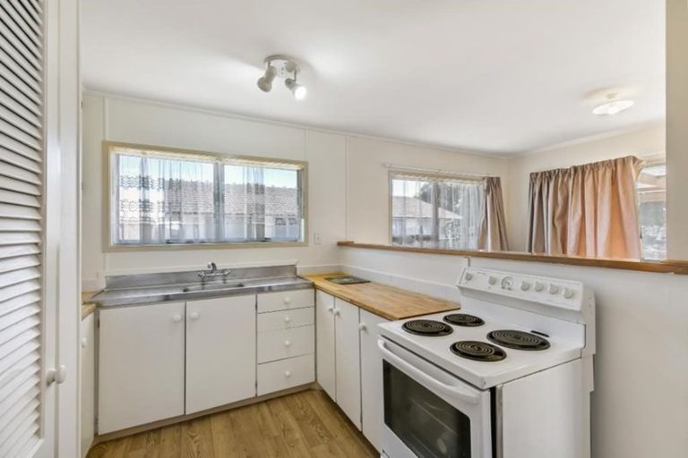 Photo of property in 1/10 Dorendia Place, Clendon Park, Auckland, 2103