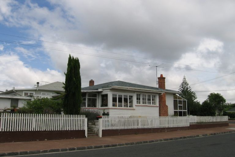 Photo of property in 5 Moray Place, Point Chevalier, Auckland, 1022