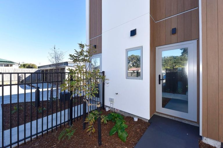 Photo of property in 2/62 Bowhill Road, New Brighton, Christchurch, 8083