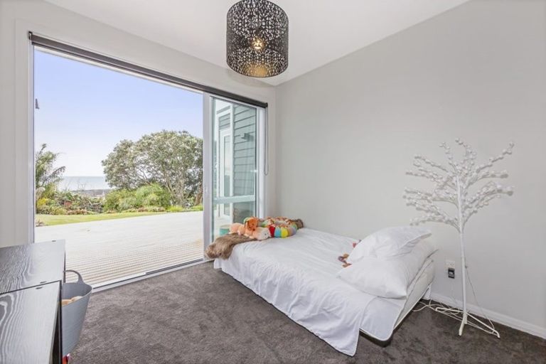 Photo of property in 3 Glenelg Road, Red Beach, 0932