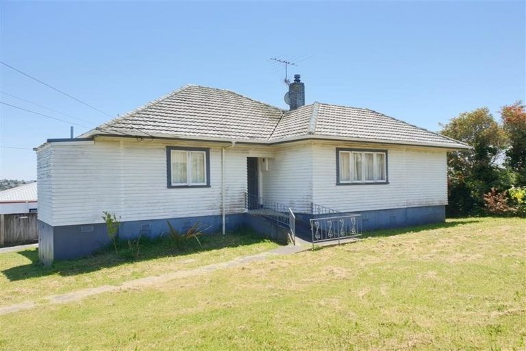 Photo of property in 97 Ocean View Road, Hillcrest, Auckland, 0627