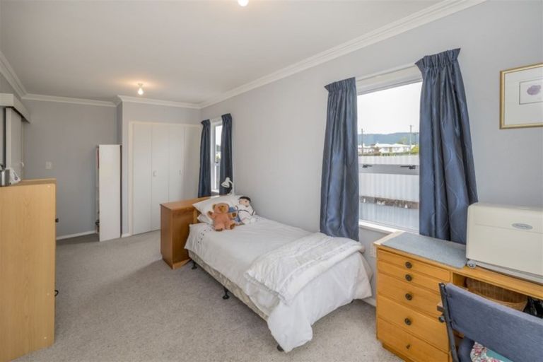 Photo of property in 18 Bledisloe Street, Levin, 5510