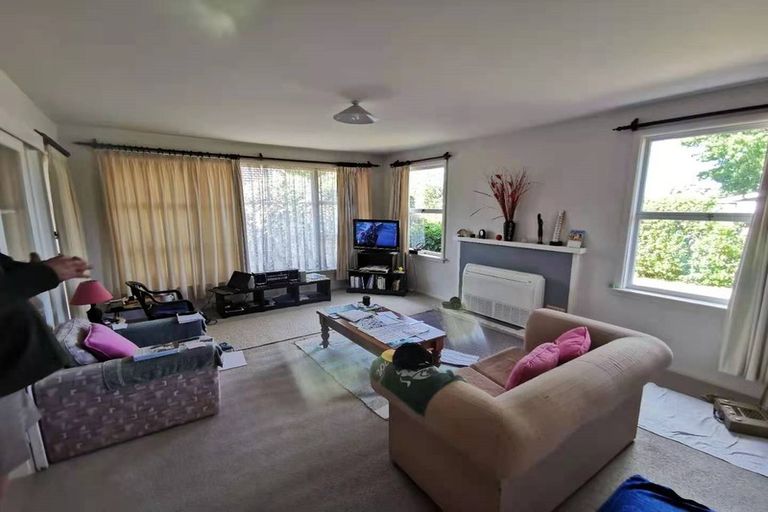 Photo of property in 3 Brookby Crescent, Avonhead, Christchurch, 8042