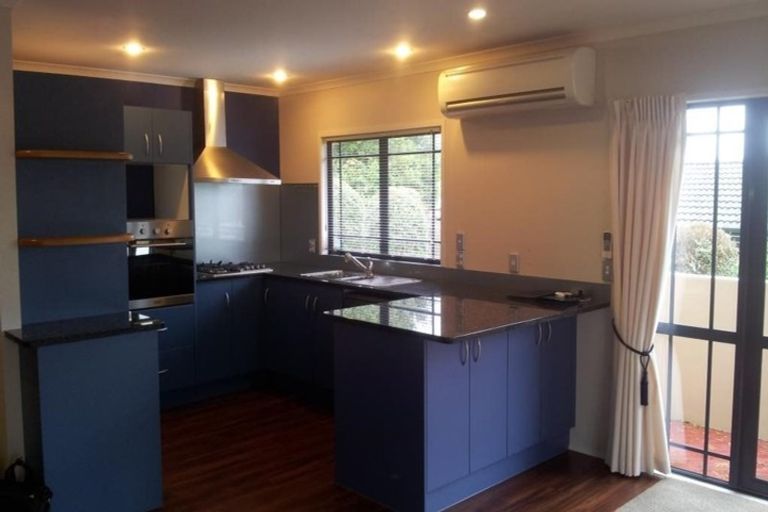 Photo of property in 7a Roberts Road, Glenfield, Auckland, 0629