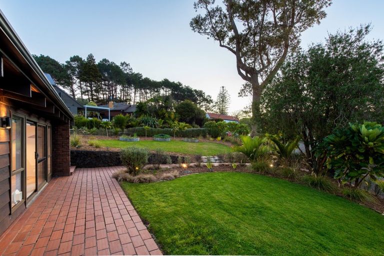 Photo of property in 102 Kowhai Road, Campbells Bay, Auckland, 0630