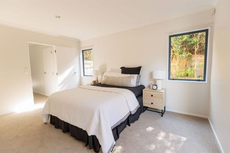 Photo of property in 2a Stella Grove, Newlands, Wellington, 6037