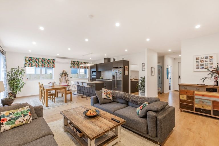 Photo of property in 5 Ropere Street, Kumeu, 0810