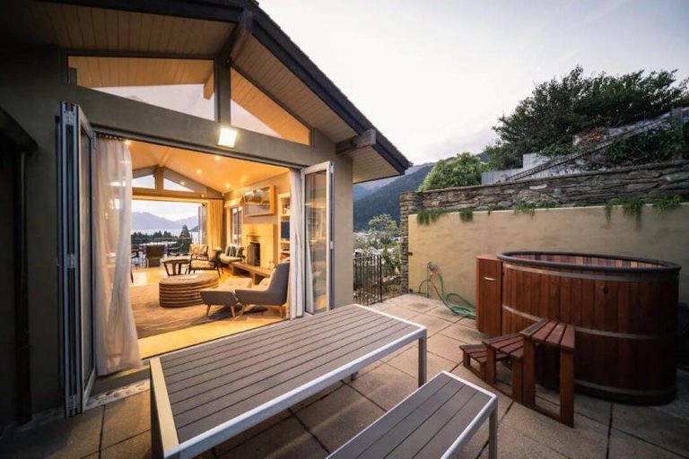 Photo of property in The Woods, 5/12 Dublin Street, Queenstown, 9300