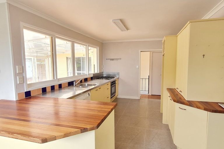 Photo of property in 38 Normanton Street, Glenfield, Auckland, 0629