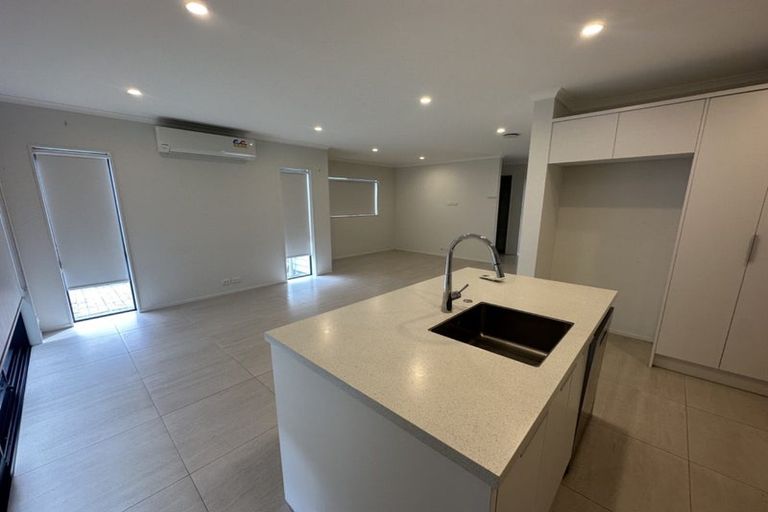 Photo of property in 18 Nganui Avenue, Takanini, 2112