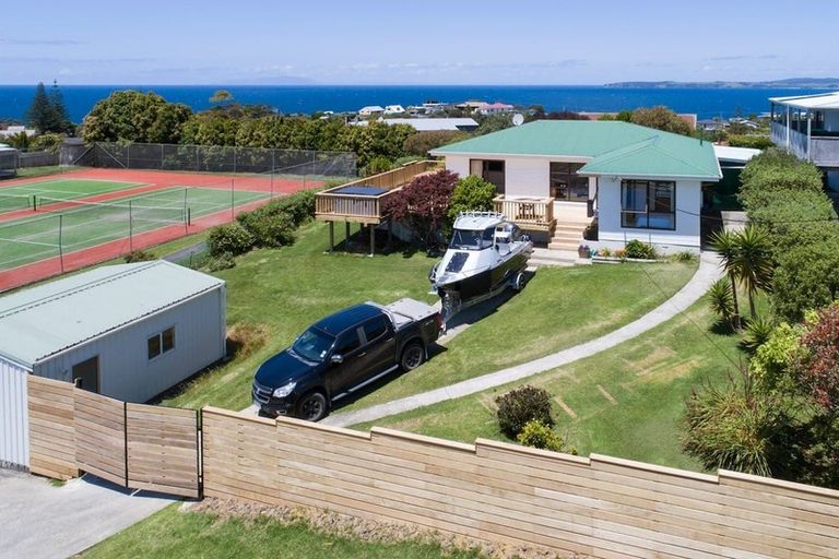 Photo of property in 15 Albert Street, Leigh, 0985